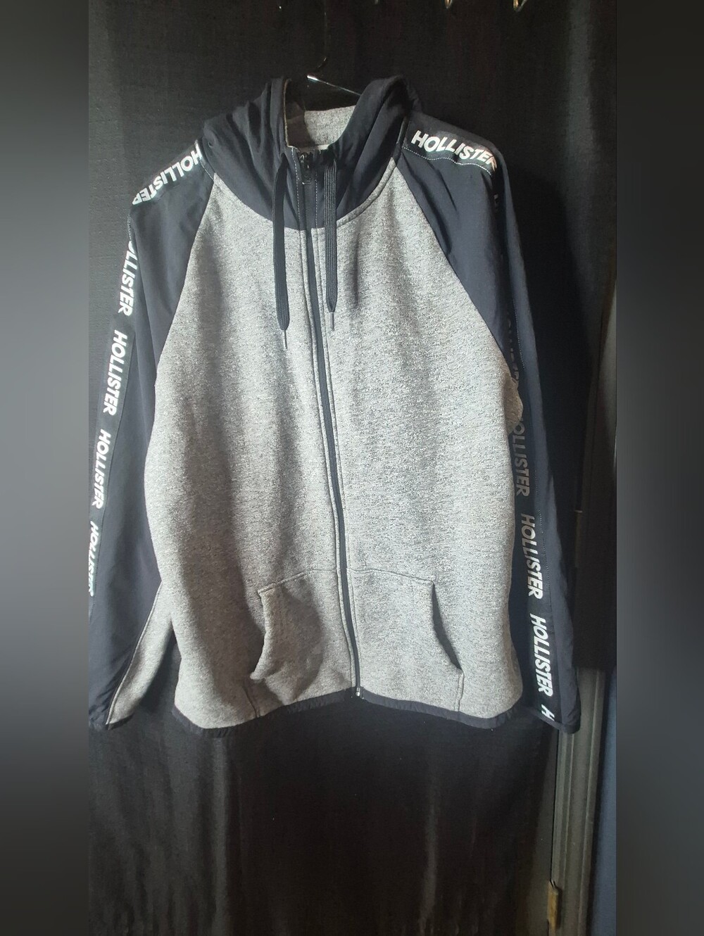 Hollister Men's Gray & Black Full-Zip Hooded Windbreaker
